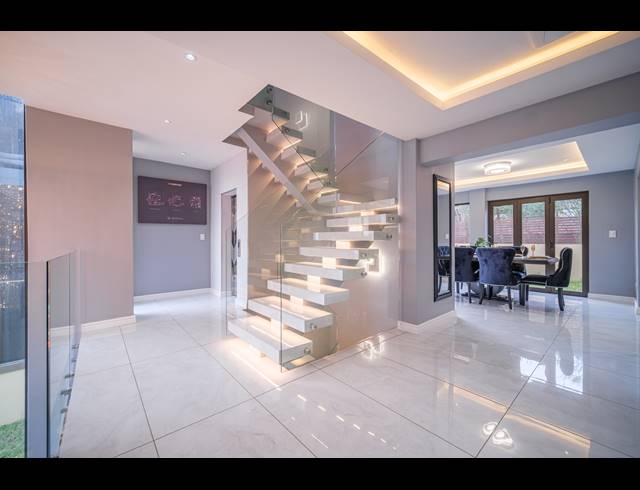 3 BEDROOM TOWNHOUSE FOR SALE IN IZINGA RIDGE